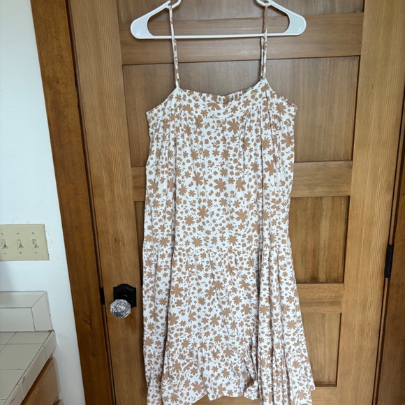 Girl and the sun dress - Picture 4 of 5